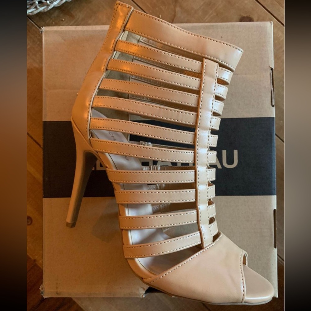 Nude Le Chateau Heels Size 8 BNIB